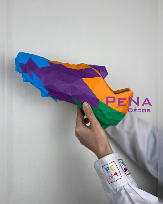 مجسمه دکوراتیو کتونی ورزشی