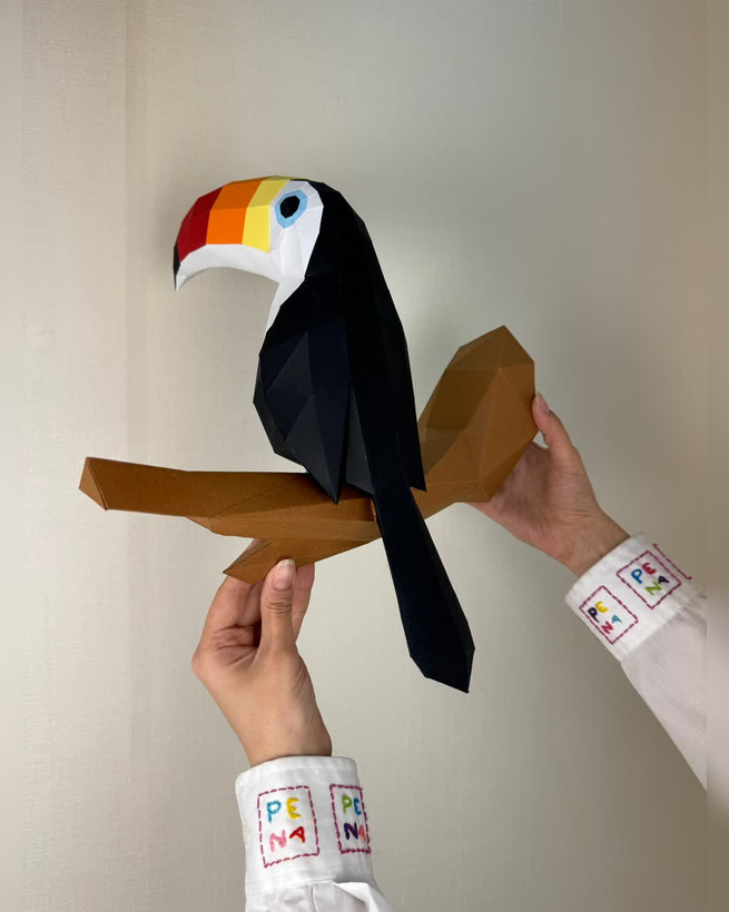 مجسمه دکوراتیو توکان روی شاخه