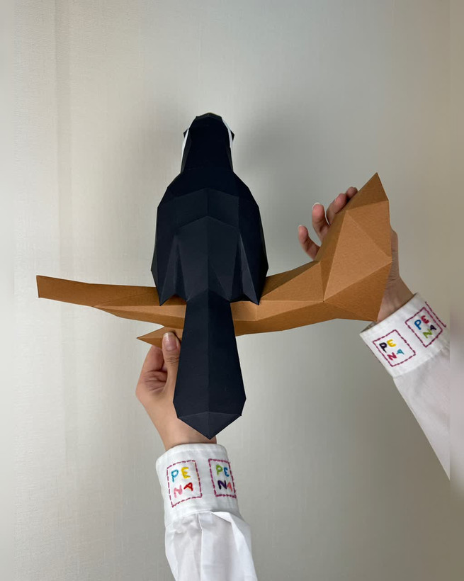 مجسمه دکوراتیو توکان روی شاخه