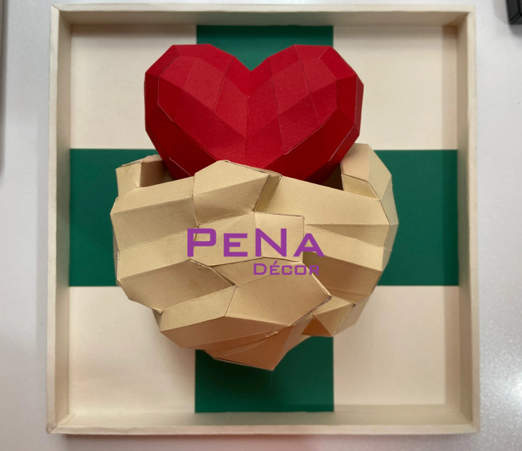 تابلو دستان زندگی بخش