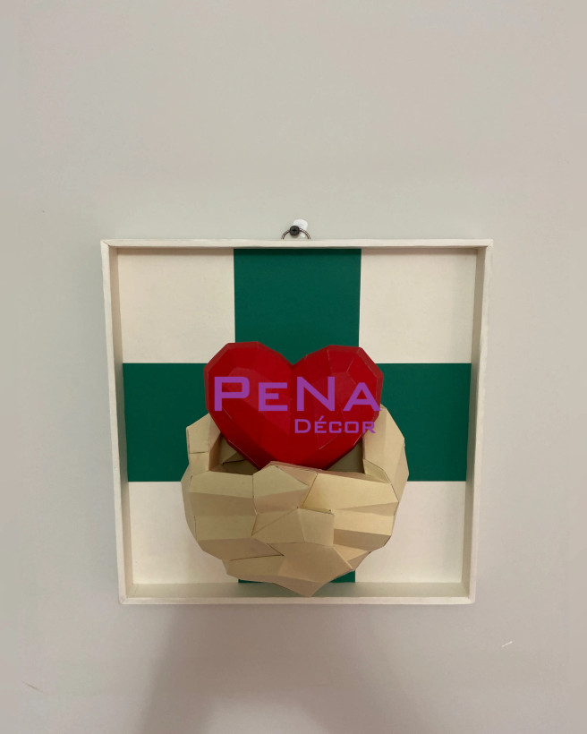 تابلو دستان زندگی بخش